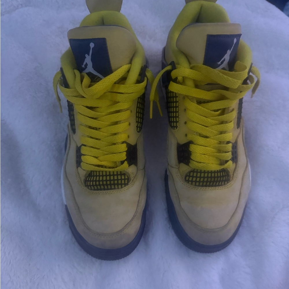 Air jordan 4 retro ‘lightening’ 2021.